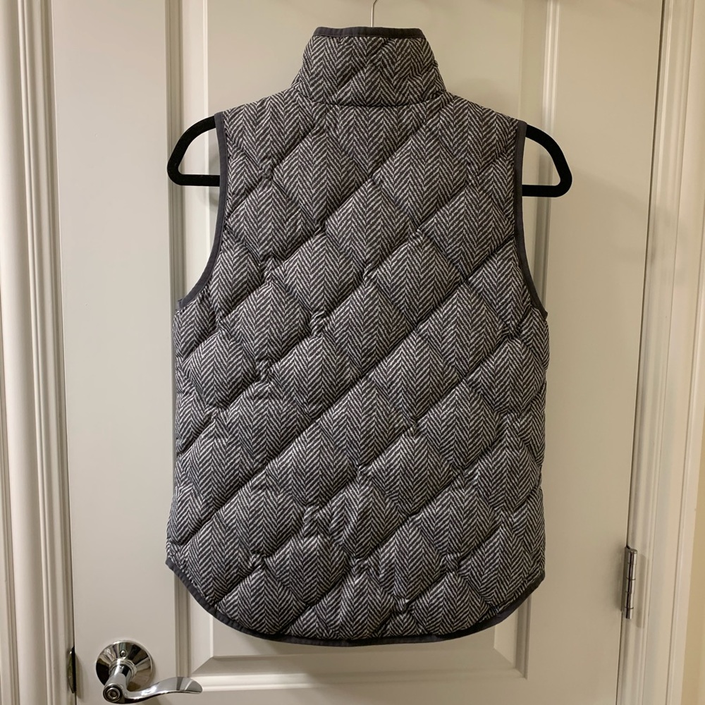 J Crew Gray Herringbone Quilted Down Puffer Vest Size XS - Picture 3 of 9